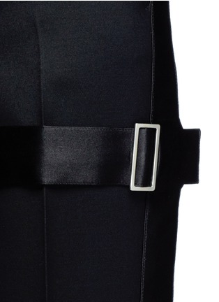 Detail View - Click To Enlarge - ALEXANDER MCQUEEN - Satin buckled strap wool-silk pants