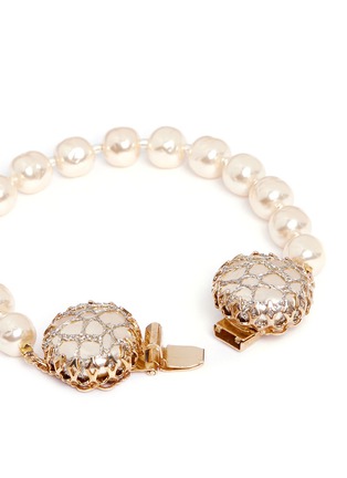 Detail View - Click To Enlarge - MIRIAM HASKELL - Caged Baroque glass pearl bracelet
