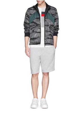 Figure View - Click To Enlarge - MONCLER - 'Maglia' mix pattern panel cotton T-shirt