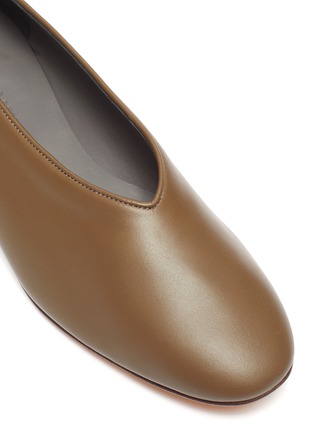 Detail View - Click To Enlarge - GRAY MATTERS - 'Mildred Piccola' block heel leather ballerina flats