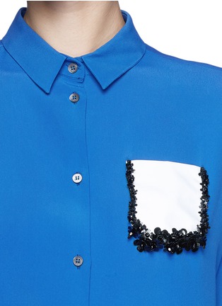 Detail View - Click To Enlarge - NO.21 - Rose pailette embellished colourblock shirt