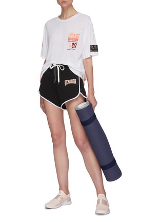 Figure View - Click To Enlarge - P.E NATION - Off Side logo print contrast outseam cotton shorts