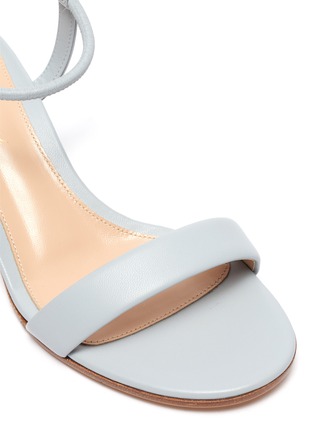 Detail View - Click To Enlarge - GIANVITO ROSSI - Circle strap block heel leather sandals