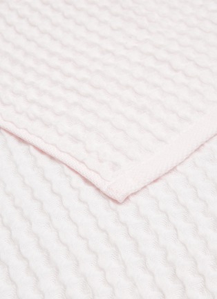 Detail View - Click To Enlarge - UCHINO - Air Waffle hand towel – Pink
