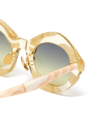 Detail View - Click To Enlarge - MØY ATELIER - April Nymph' 18K gold plated nose pad angular oval sunglasses
