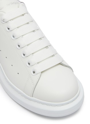Detail View - Click To Enlarge - ALEXANDER MCQUEEN - 'OVERSIZED SNEAKER' WITH CROC-EMBOSSED TAB
