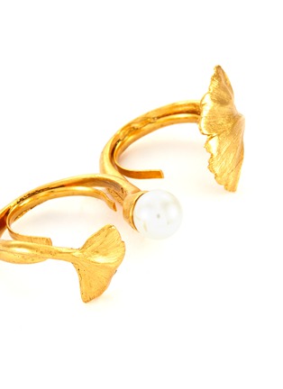 Detail View - Click To Enlarge - OSCAR DE LA RENTA - Pearl embellished ginkgo hoop ring