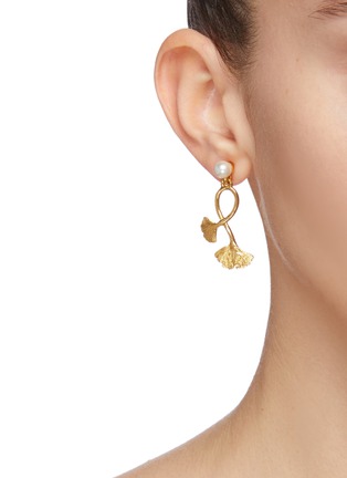 Figure View - Click To Enlarge - OSCAR DE LA RENTA - Pearl Embellished Gingko Earrings