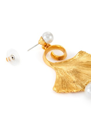 Detail View - Click To Enlarge - OSCAR DE LA RENTA - Pearl embellished gingko earrings