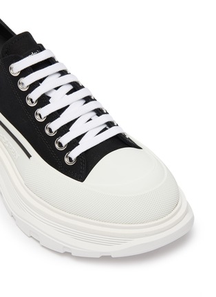 Detail View - Click To Enlarge - ALEXANDER MCQUEEN - 'Tread' contrast sole canvas sneakers