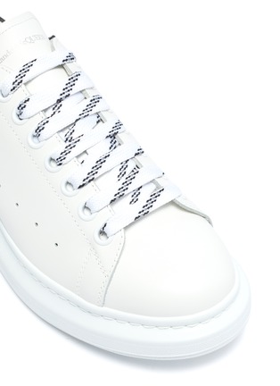 Detail View - Click To Enlarge - ALEXANDER MCQUEEN - contrast piping collar oversized leather sneakers