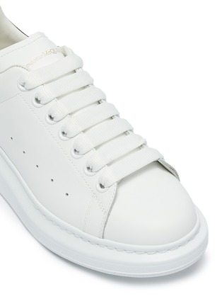 Detail View - Click To Enlarge - ALEXANDER MCQUEEN - 'Oversized sneaker' with contrasting tab