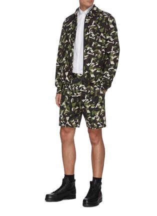 Figure View - Click To Enlarge - FENDI - Camouflage eye print shorts