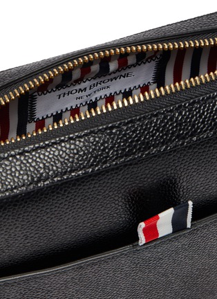 Detail View - Click To Enlarge - THOM BROWNE  - Wrist strap pebble grain leather dopp kit