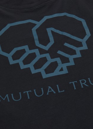  - MC Q - 'Genesis ll' Mutual trust slogan graphic T-shirt
