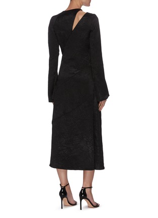 Back View - Click To Enlarge - 16ARLINGTON - 'URSINIA' Cut Out Shoulder Asymmetric Tier Crinkle Satin Midi Dress