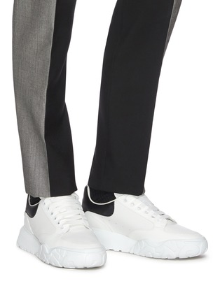 Figure View - Click To Enlarge - ALEXANDER MCQUEEN - Court wedge contrast counter leather sneakers