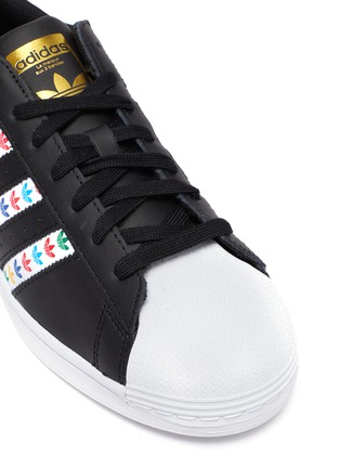 Detail View - Click To Enlarge - ADIDAS - 'Superstar' Trefoil Stripe Lace Up Sneakers