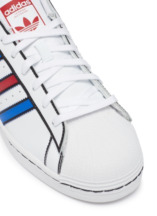 Detail View - Click To Enlarge - ADIDAS - 'Superstar' Three Stripe Lace Up Sneakers