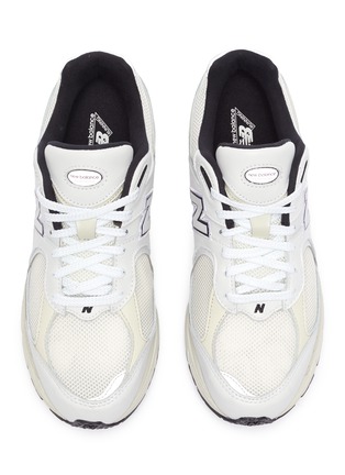 sneakers with heel cushion