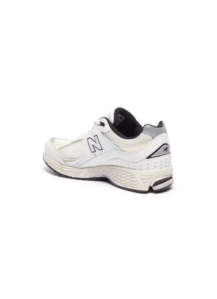 sneakers with heel cushion