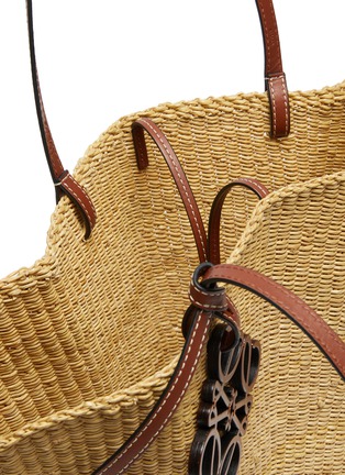 Detail View - Click To Enlarge - LOEWE - Shell' Leather Anagram Charm Elephant Grass Tote