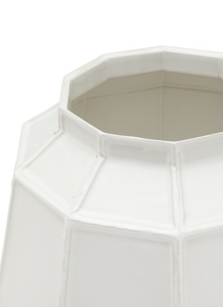 Detail View - Click To Enlarge - PIET HEIN EEK - Facet Medium Ceramic Vase — White