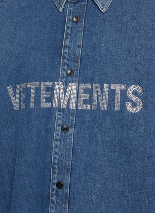 - VETEMENTS - Crystal logo embellished denim shirt