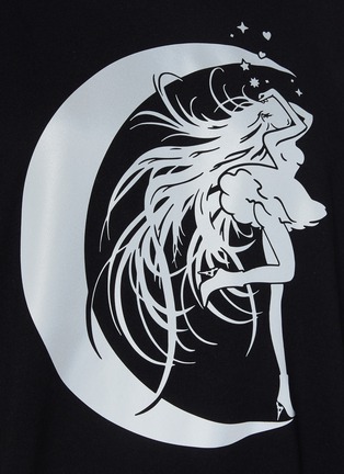  - VETEMENTS - Crescent Moon Girl Logo Graphic Print Cotton T-shirt