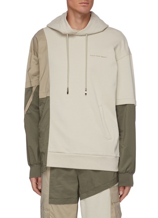 Main View - Click To Enlarge - FENG CHEN WANG - Deconstructed Contrast Panel Layered Sleeves Cotton Hoodie