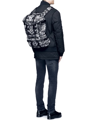 Figure View - Click To Enlarge - MARCELO BURLON - 'Liaima' camouflage print backpack