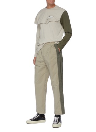 Figure View - Click To Enlarge - FENG CHEN WANG - Contrast side panel pants