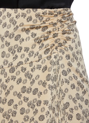 Detail View - Click To Enlarge - VINCE - Zinnia' Pleat Panel Ruch Detail Floral Satin Midi Skirt
