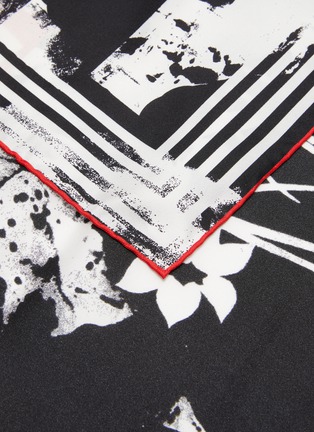 Detail View - Click To Enlarge - ALEXANDER MCQUEEN - 'Punk' logo print bandana silk scarf