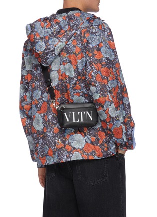 Front View - Click To Enlarge - VALENTINO GARAVANI - Valentino Garavani logo print mini waistbag