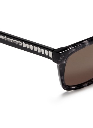Detail View - Click To Enlarge - ALEXANDER MCQUEEN - Skull stud square sunglasses