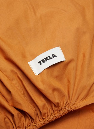Detail View - Click To Enlarge - TEKLA - Organic cotton percale fitted sheet – Ocra Brown