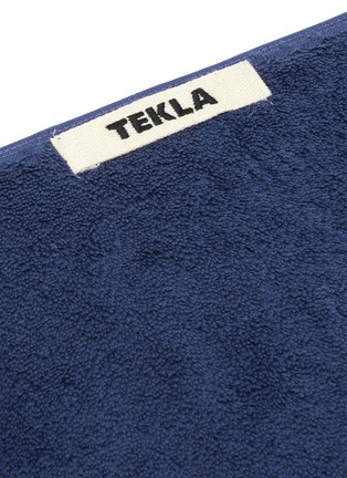Detail View - Click To Enlarge - TEKLA - Organic cotton bath sheet – Dark Navy