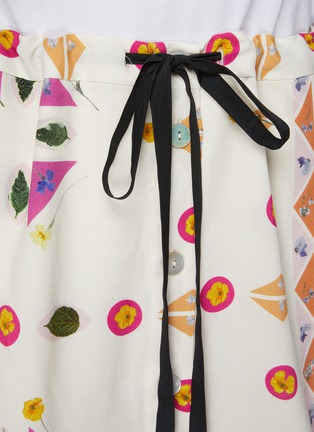  - VICTORIA, VICTORIA BECKHAM - Geometric Botanical Print Drawstring Waist Button Down Mini Skirt