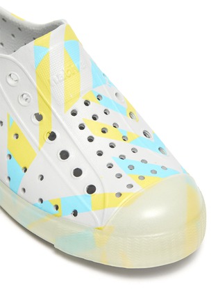Detail View - Click To Enlarge - NATIVE - Jefferson' Geometric Print Kids Slip-on Sandals