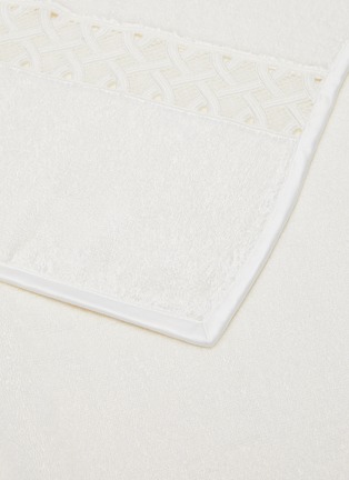 Detail View - Click To Enlarge - FRETTE - Auspicious Lace Bath Towel – Milk