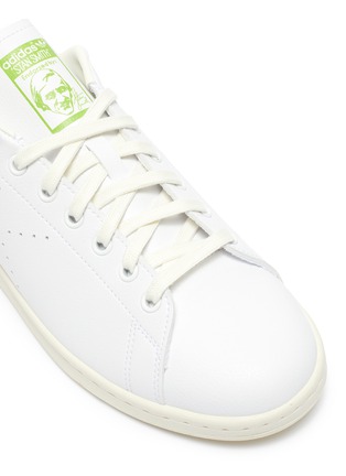 Detail View - Click To Enlarge - ADIDAS - x Disney 'Stan Smith' Contrast Heel Tab Leather Sneakers