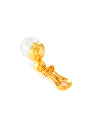 Detail View - Click To Enlarge - KENNETH JAY LANE - Gold-plated pearl clip earrings