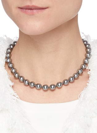 Figure View - Click To Enlarge - KENNETH JAY LANE - Grey shell pearl clasp necklace