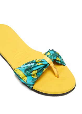 Detail View - Click To Enlarge - HAVAIANAS - 'You St. Tropez' Banana Print Twist Bow Flatform Sandals