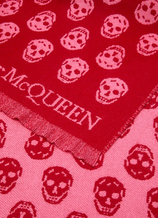 Detail View - Click To Enlarge - ALEXANDER MCQUEEN - Reversible skull jacquard wool scarf