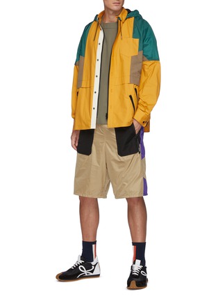 Figure View - Click To Enlarge - SACAI - Contrast panel drawstring nylon shorts
