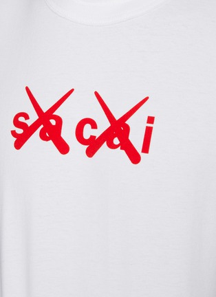  - SACAI - x KAWS Flock Logo T-Shirt