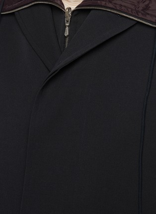  - AURALEE - Light Wool Gabardine Single Breasted Linear Coat With Detachable Drawstring Hood