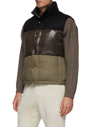 Detail View - Click To Enlarge - MONCLER - Aveillan' Detachable Sleeve Gradient Colourblock Down Jacket